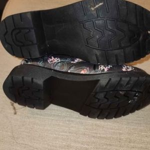 Disney Descendants girls boots.  Size 2